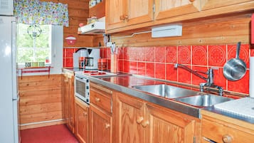 Refrigerador, horno, parrilla de estufa y cafetera y tetera
