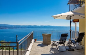 Terrace/patio - 1 bedroom beach front apartment in Lovran (Lovran)