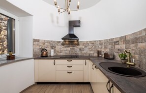 Fridge, stovetop, dishwasher, coffee/tea maker