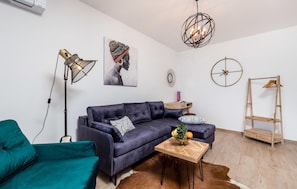 TV - 1 bedroom beach front apartment in Lovran (Lovran)