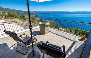 Terrace/patio - 1 bedroom beach front apartment in Lovran (Lovran)