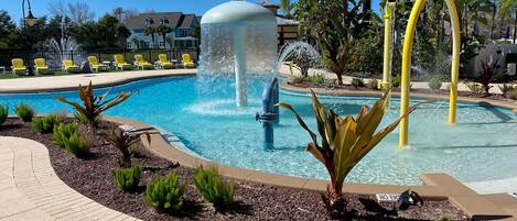 Piscina a l'aire lliure i piscina climatitzada