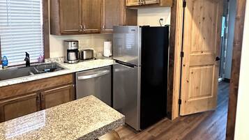 Réfrigérateur, micro-ondes, four, lave-vaisselle