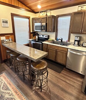 Réfrigérateur, micro-ondes, four, lave-vaisselle