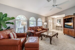 Fernseher, DVD-Player, Stereoanlage