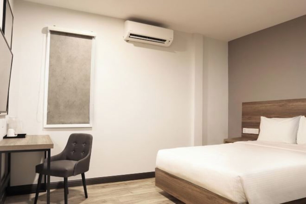 Meja kerja, Wi-Fi gratis, dan seprai linen