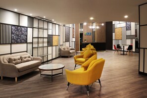 Lobby sitting area - ACES Hotel Kuala Lumpur (Kuala Lumpur)