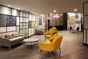 Coin salon dans le hall