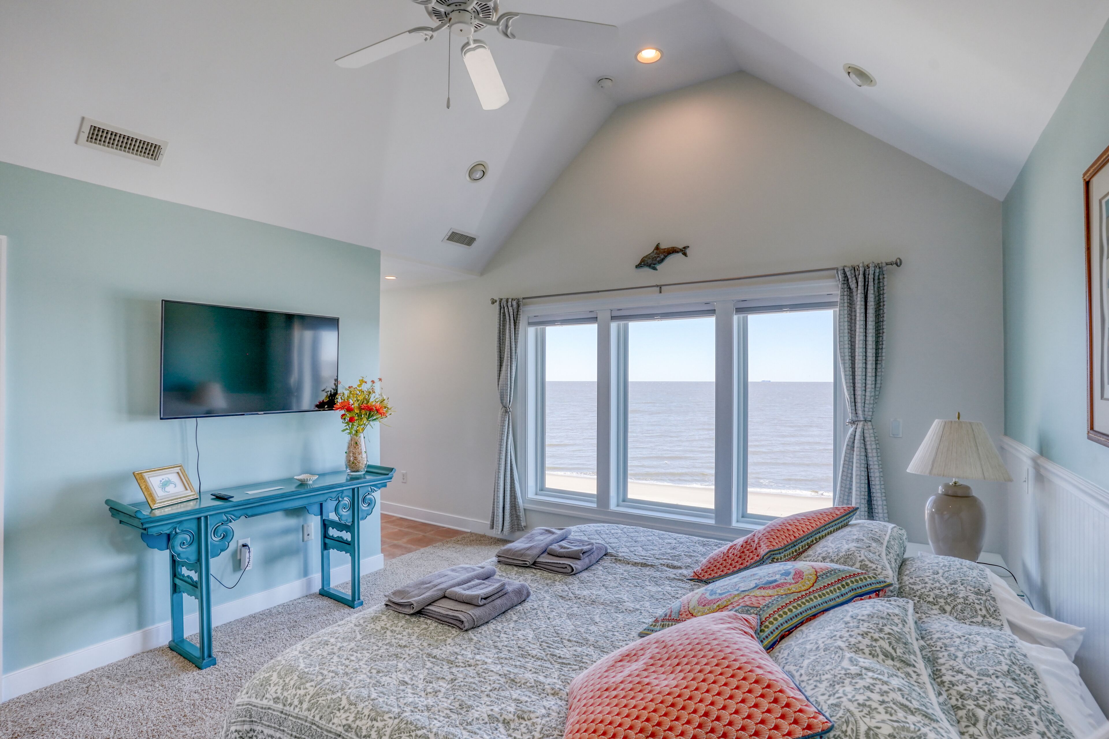 3 bedrooms, desk, iron/ironing board, free WiFi