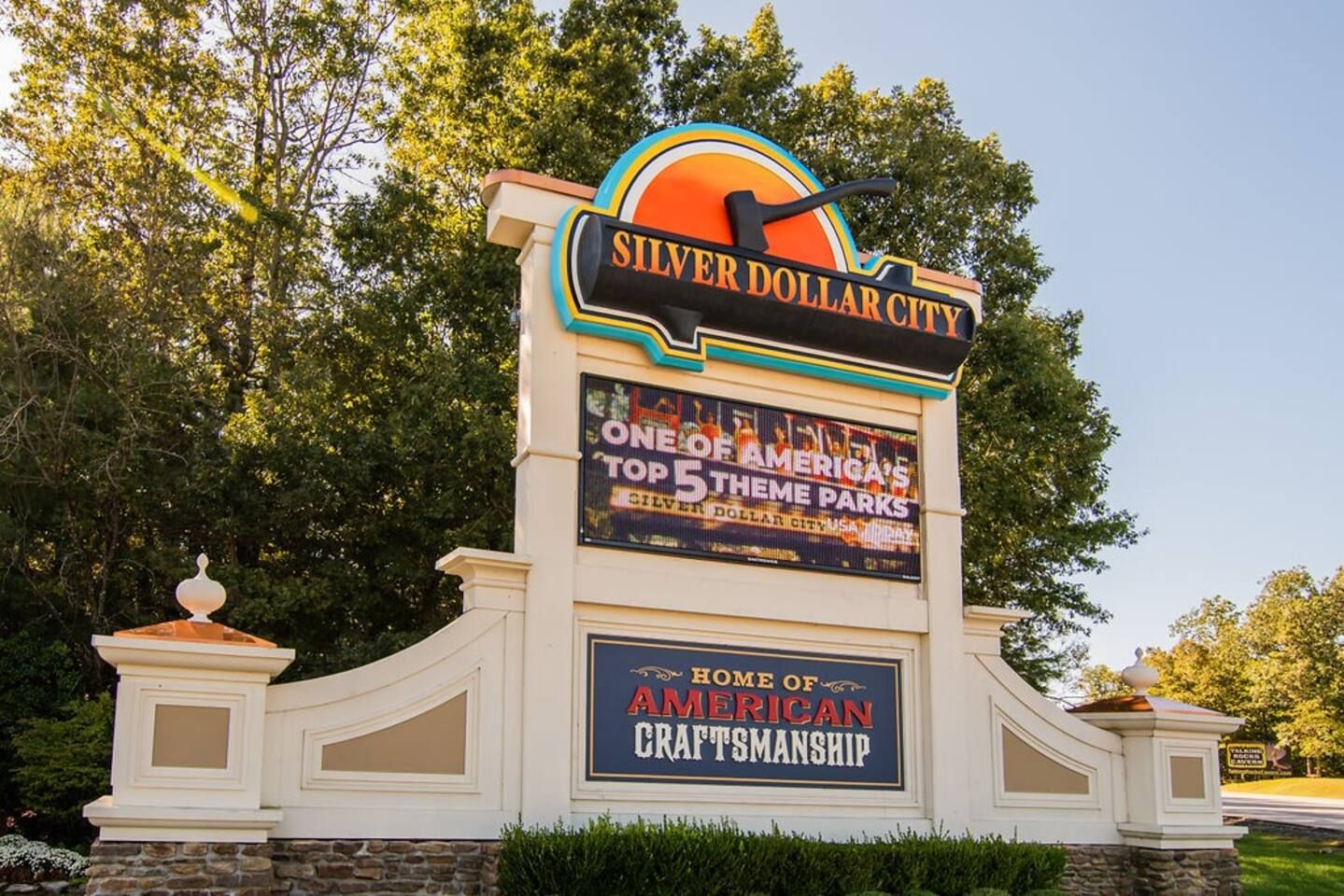 Only a five minute drive to Silver Dollar City!