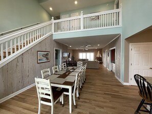 Interior - Young and Restless - Oceanfront in Garden City Beach (Garden City)