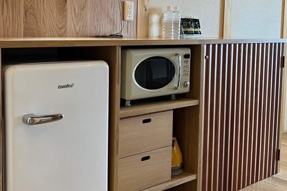 oak tree house, with private sauna, non smoking | private kitchenette | electric kettle