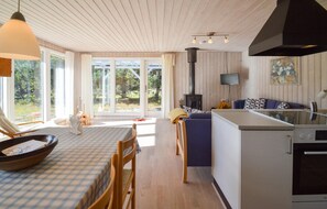 Fridge, stovetop, dishwasher, coffee/tea maker - Gorgeous home in Rødby with kitchen (Rødby)