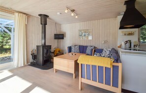 Fireplace - Gorgeous home in Rødby with kitchen (Rødby)