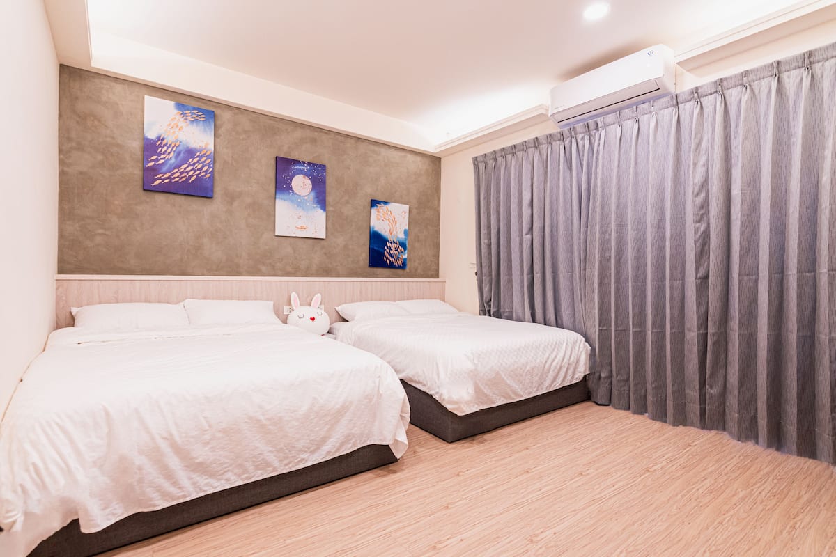 Quadruple Room | Individually decorated, individually furnished, desk, blackout drapes