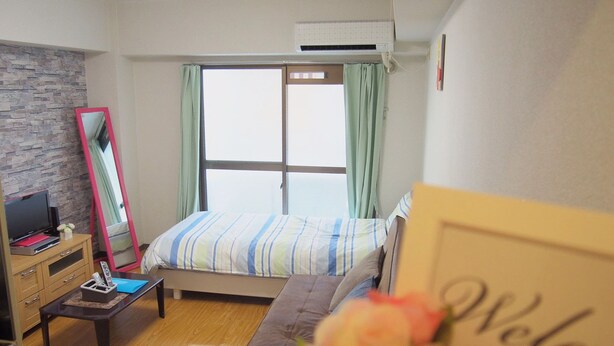 A bedroom with a bed, a desk, a mirror, and a window. - Free bike & free WIFI 203 Take it easy (Kyoto)