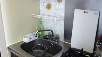 Apartemen (Free bike, Free portable WIFI, 203) | Dapur pribadi | Lemari es, microwave, kompor, dan ketel listrik