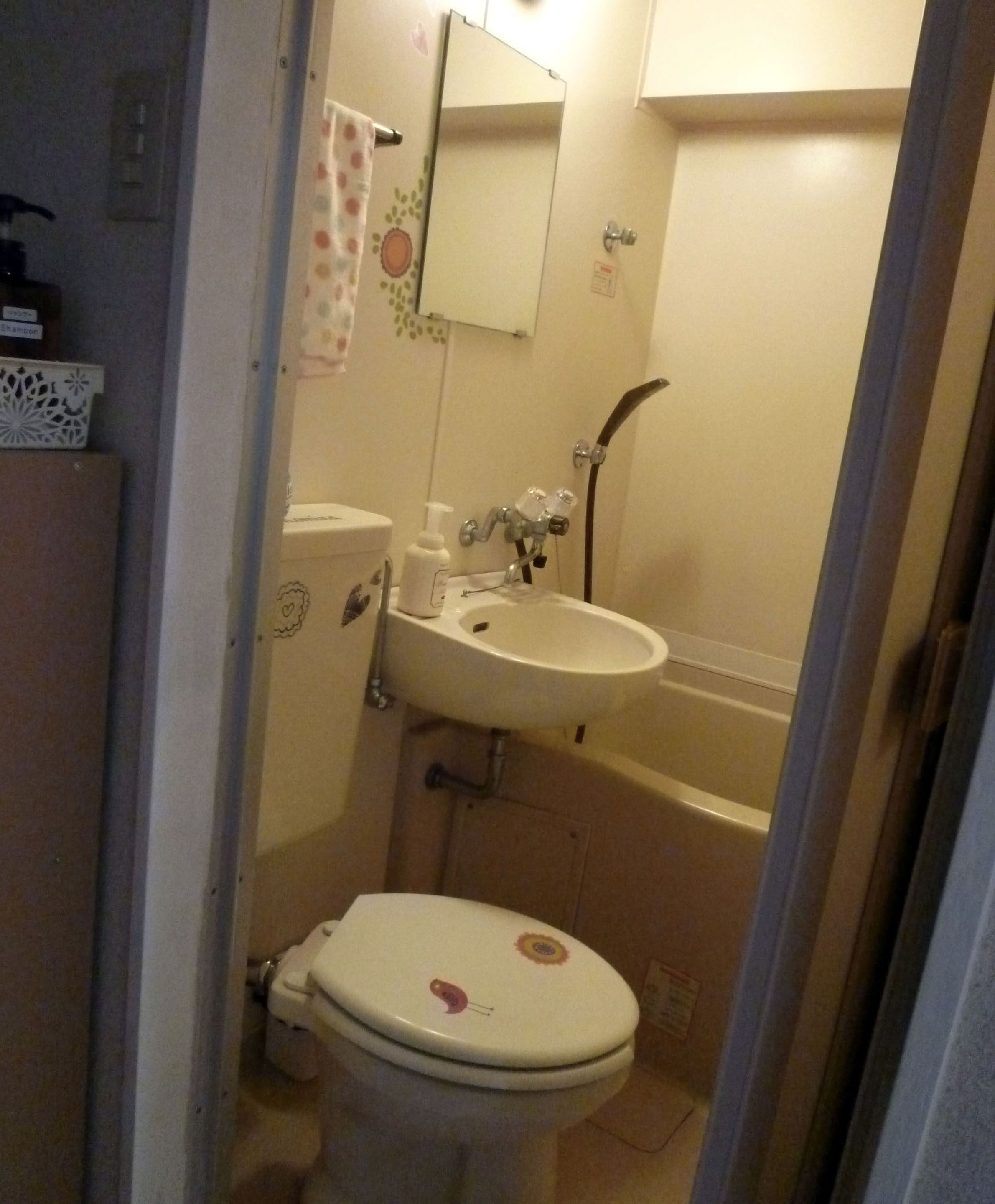 公寓 (Free bike, Free portable WIFI, 203) | 浴室 | 淋浴/盆浴组合、免费洗浴用品、吹风机、拖鞋