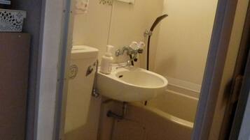 Apartamento (Free bike, Free portable WIFI, 203) | Banheiro | Chuveiro/banheira combinados, produtos de toalete grátis