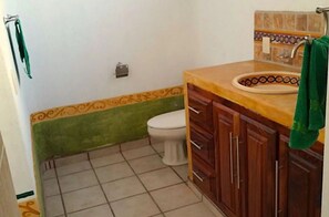 Shower, towels, soap, toilet paper - Beautiful sea view home  (La Peñita de Jaltemba)