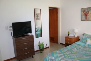 3 bedrooms, WiFi, bed sheets - Ohana Beach House, your ideal place to vacation. (Jaco)