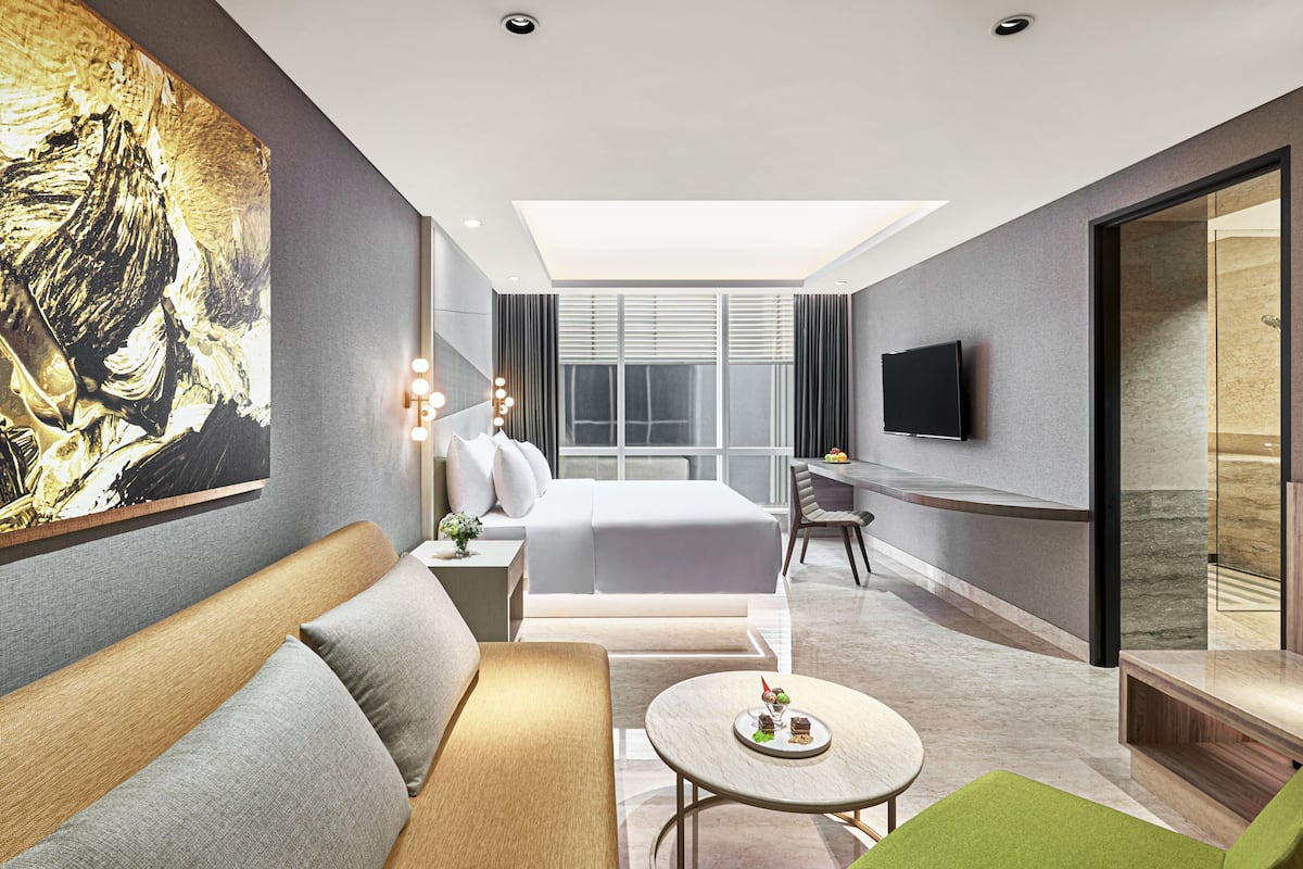 Junior Suite | 1 bedroom, minibar, in-room safe, desk