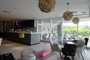 Frokost, lunsj og middag serveres