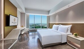 Minibar, safe på rommet, skrivebord og strykejern/-brett