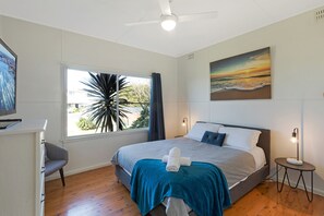 4 bedrooms, individually decorated, individually furnished - Bungo Beach House Pet Friendly House (Eden)