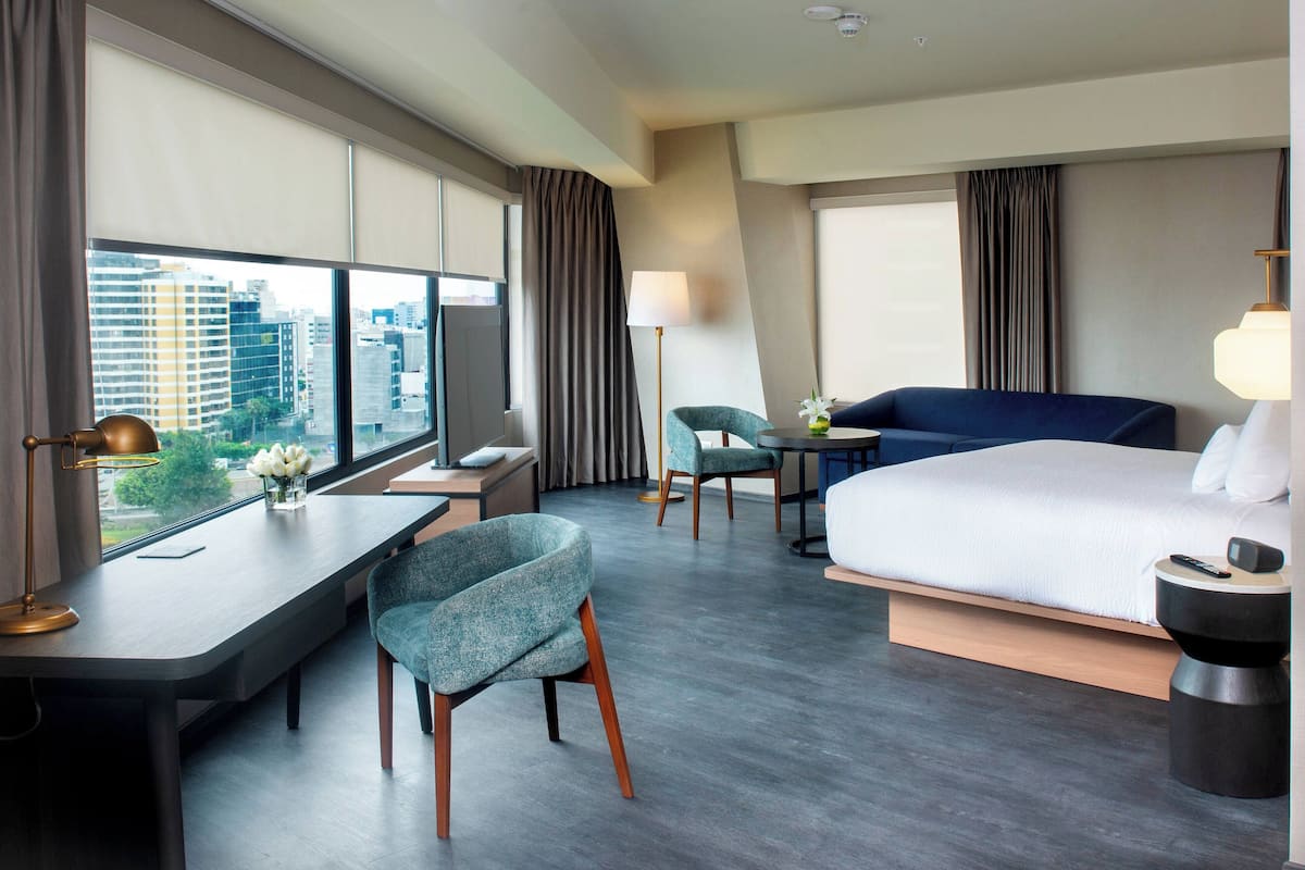 Panoramic Room, 1 King Bed, Non Smoking, City View | Egyptian cotton sheets, premium bedding, minibar, in-room safe