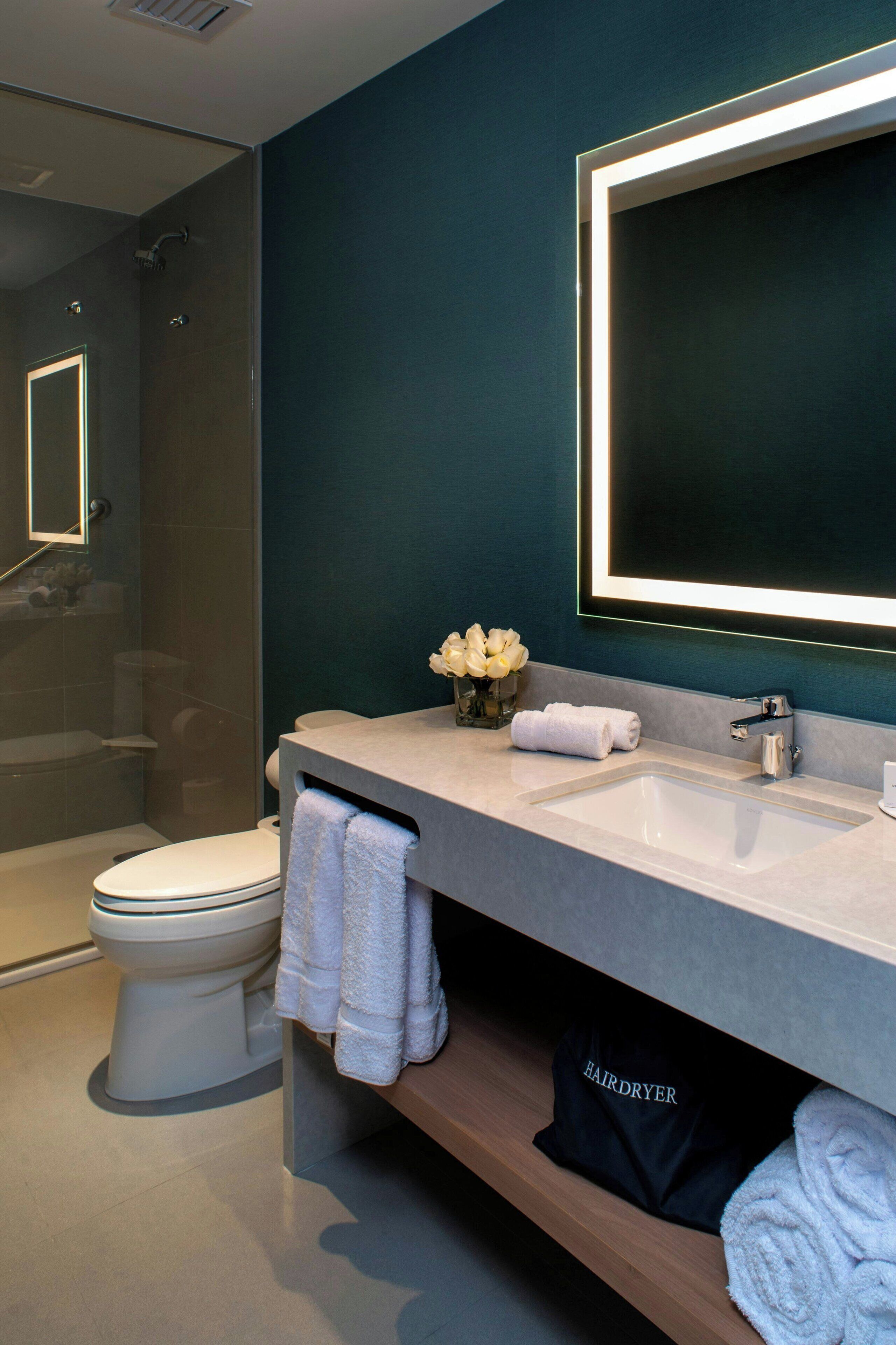 panoramic room, 1 king bed, non smoking, city view | bathroom | designer toiletries, hair dryer, towels, soap