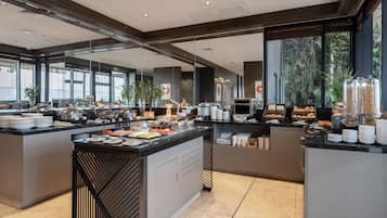 Free daily buffet breakfast