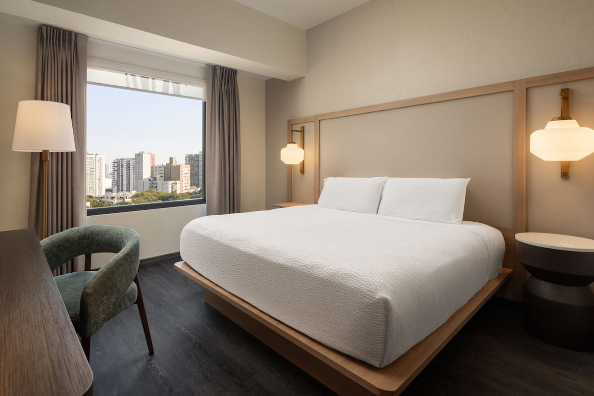 Room, 1 King Bed, City View