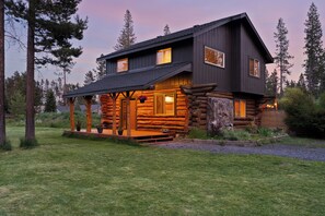 Exterior - Cascade Getaway, Hot Tub, Fenced Acre, Pet Friendly (Bend)