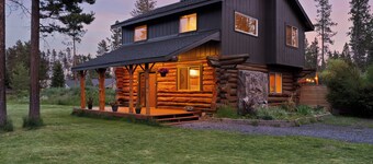 Cascade Getaway! Viihtyisä Retreat / täysin aidattu Acre / kylpytynnyri!