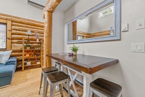 Dining - Cascade Getaway, Hot Tub, Fenced Acre, Pet Friendly (Bend)