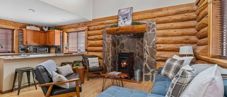 Tv, pejs, dvd-afspiller, bordtennisbord