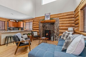 TV, caminetto, lettore DVD, tavolo da ping pong