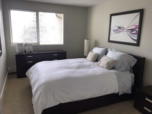 2 bedrooms, WiFi, bed sheets - 2 BR, 2 BA Newly Renovated Condo with Pool (Calgary)