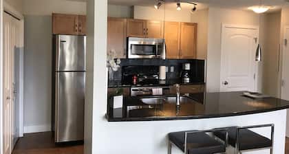 2 BR, 2 BA Newly Renovated Condo with Pool