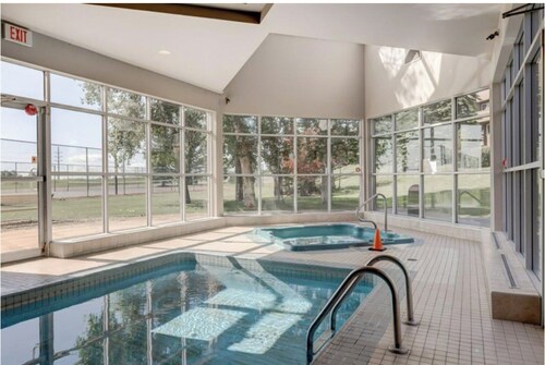 2 BR, 2 BA Newly Renovated Condo with Pool