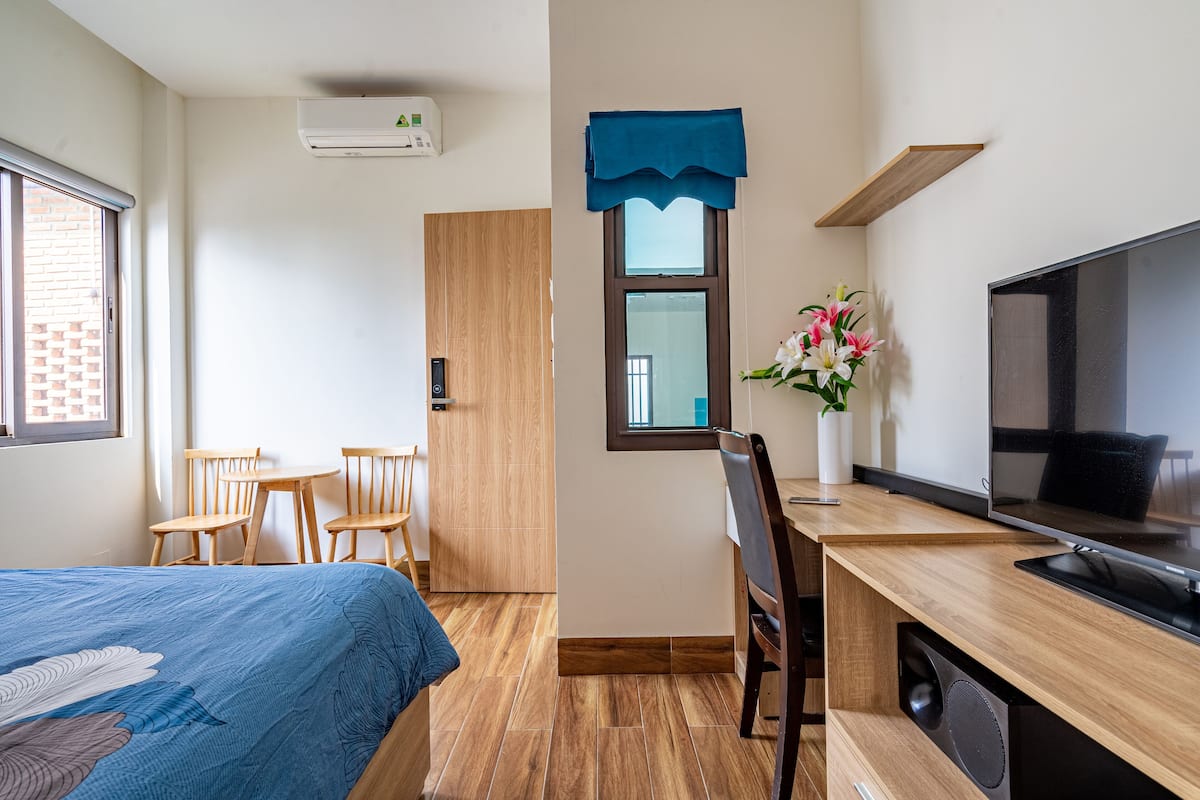 Minibar, bàn, truy cập Internet không dây miễn phí, bộ trải giường 