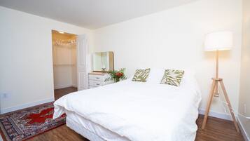 Luxury Suite | 2 bedrooms, iron/ironing board, free WiFi