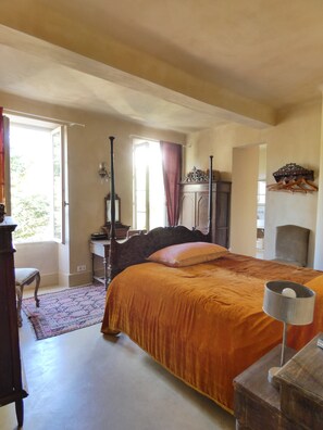 3 bedrooms, iron/ironing board, WiFi, bed sheets - House with garden in the heart of Cogolin. (Cogolin)