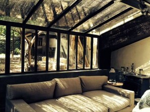 TV, fireplace - House with garden in the heart of Cogolin. (Cogolin)