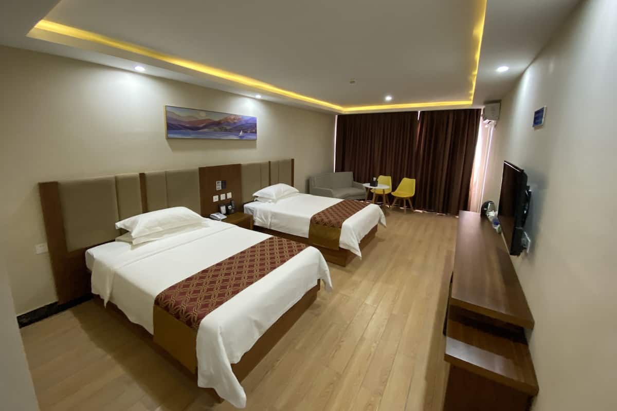 Comfort Twin Room | Minibar, laptop workspace, WiFi (free), bed sheets