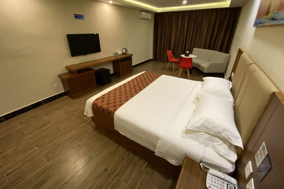 Comfort Double Room | Minibar, laptop workspace, WiFi (free), bed sheets