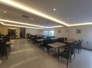 3 restaurants, lunch, dinner served; Chinese cuisine - Paramount 168 Hotel (Sihanoukville)