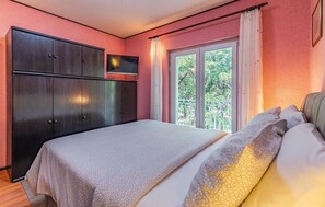 7 bedrooms, travel cot, free WiFi, bed sheets - Beautiful home in Medulin (Medulin)