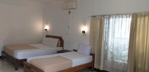 Family Triple Room | Soundproofing, free WiFi - Intan Hotel Purwakarta (Purwakarta)
